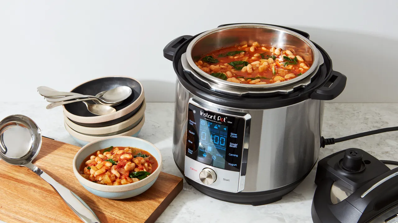 8 Best Electric Pressure Cookers for Home in 2025